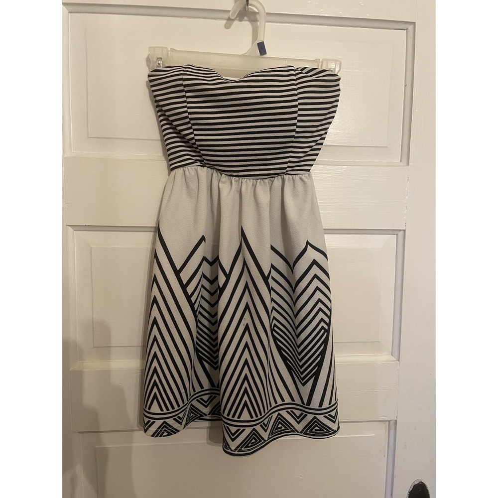 Size Small (3-5) Strapless Dress Black And White